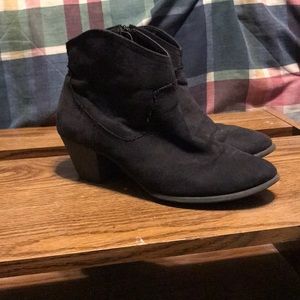 Black heeled boots